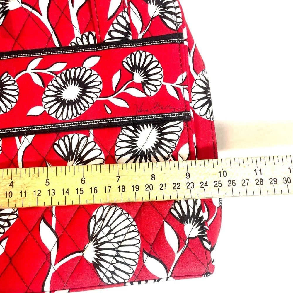 Vera Bradley Red Floral Quilted Cosmetic Train Case Travel Makeup Bag Zip
NWOT - Picture 11 of 12